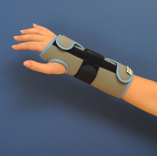 Wrist orthosis with 1 cinch strap (931) attēls