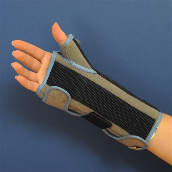 Wrist orthosis with 1 cinch strap (933) attēls