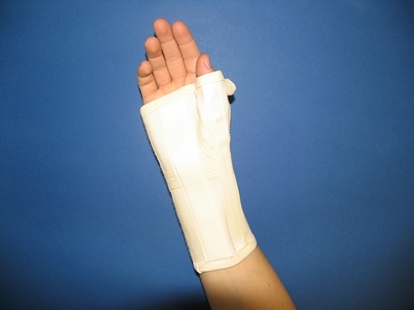 Attēls Long wrist orthosis with palm metal strip (C180)