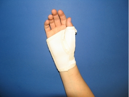 Attēls Short open wrist orthosis with thumb metal strip (C170)